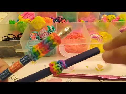 Видео: Как плести радужную оплетку на карандаш 🌈.