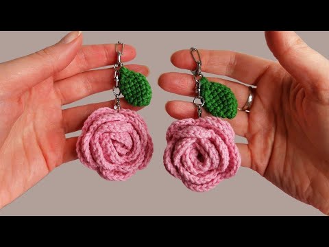 Видео: Как Связать Розу Крючком! Вязаный Брелок! Виктория Вяжет