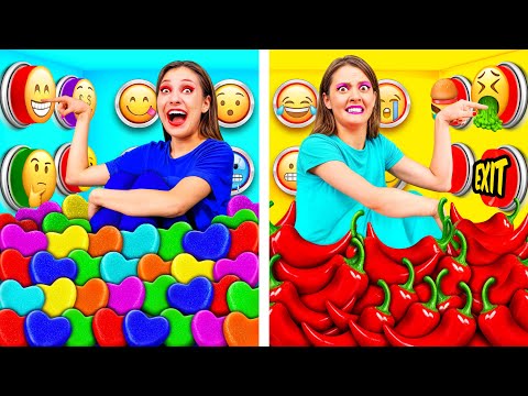 Видео: 1000 Загадочных Кнопок и Только Одна Тебя Спасет | Смешные Челленджи с Едой от ChallengeTeen