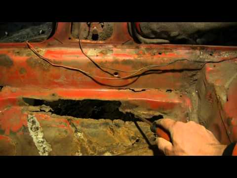 Видео: Golf 2 варим днище и короба видео 1