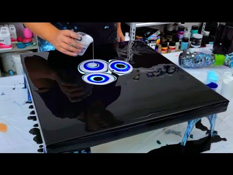 Видео: Дымчатый и таинственный - Синий и серебряный цветок на черной основе ~ Просто краска и вода!