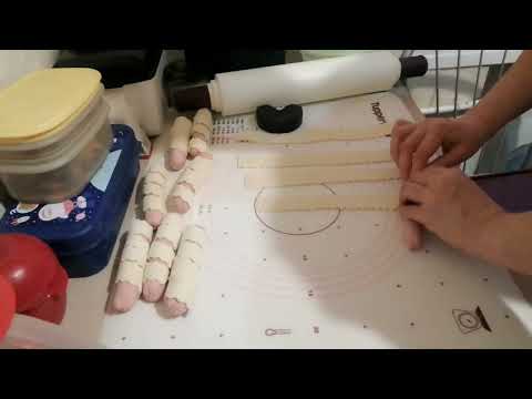 Видео: Сосиски в тесте. Просто очередной вкусный выходной