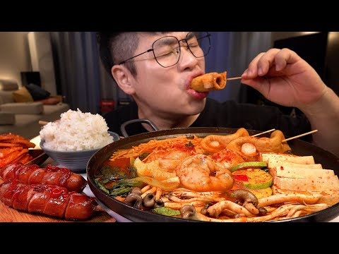 Видео: SUB_Мукбанг с грибовыми пельменями - это вкусная еда Я также съел сосисок. Легендарный мукбанг