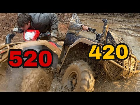 Видео: Honda Rubicon 520 против Honda Rancher 420. ГРЯЗЬ В ОЗЕРЕ ЛЕЙК-ХАУЗЕР!!