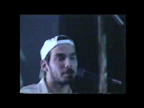 Видео: Пасош & Увула — Песня о привязанности (cover Автоспорт) | концерт в клубе «Шаги» (2020)