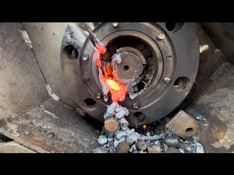 Видео: Замена подшипников на дробилке