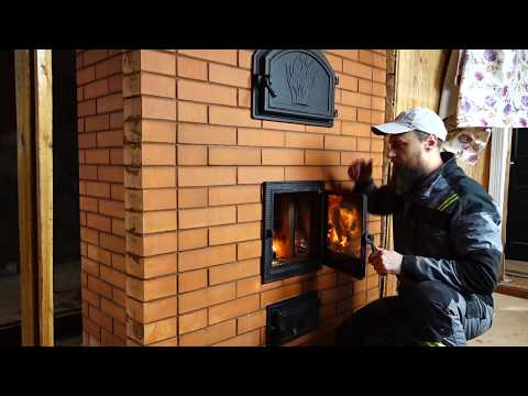 Видео: Печь с кирпичной духовкой (хлебной камерой)