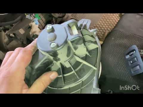 Видео: RENO MASTER 3.  Замена моторчика кондиционера