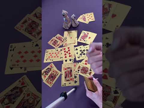 Видео: Что происходит в отношениях крестового короля 🤴♣️ и бубновой дамы 👸♦️