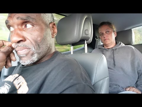 Видео: Уличное интервью. Стеохани оставляет хорошую жизнь, чтобы вернуться на улицу.