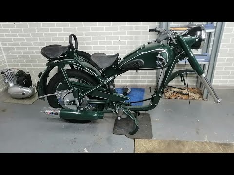 Видео: Реставрация мотоцикла Иж 49 1952 г. - финальная стадия сборки - осталось лишь залить бензин.11 серия