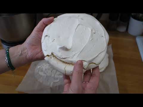 Видео: БЕЗЕ и ЯГОДНАЯ НАЧИНКА для торта 🥥🥥🥥 (Торт Кокос Клубника часть 2)