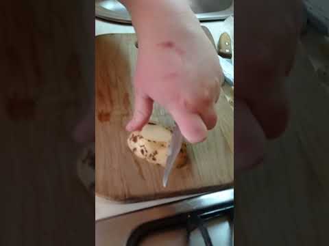 Видео: Инсульт, чищу картошку одной левой. Лайфхак.