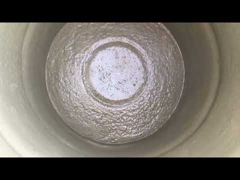 Видео: Ремонт ржавой худой бочки. Покраска цементом внутри и снуружи.