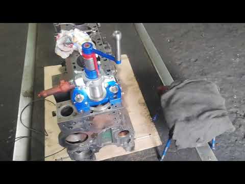 Видео: Cummins 8.9l антифриз в поддоне. Причина и устранение.
