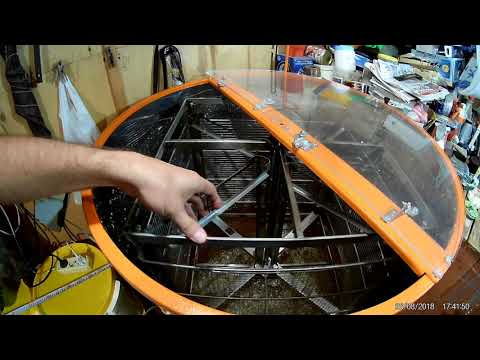 Видео: Медогонка Грановского. Откачка мёда