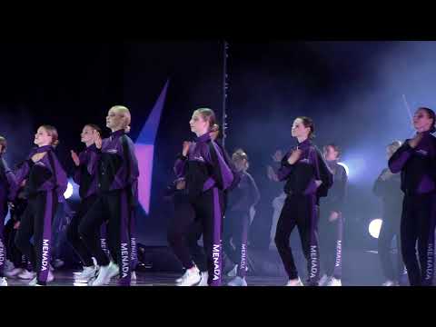 Видео: Гимн "Менады" | Флешмоб в исполнении театра танца "Менада" (20 лет)