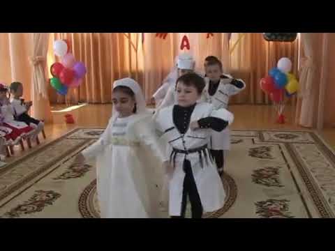 Видео: 11 Ансамбль Виноградинка МБДОУ 152 г  Ростов на Дону – Лезгинка