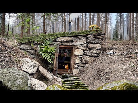 Видео: Строительство каменной хижины в секретном месте