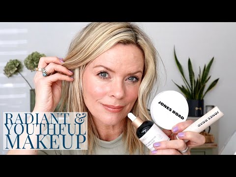 Видео: Как создать сияющую и молодую кожу с помощью макияжа