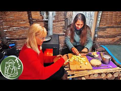 Видео: Неожиданный гость в Домике из Камыша | Топим печь, ночуем и готовим