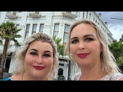 Видео: ПУТЕШЕСТВИЕ В АБХАЗИЮ НАЧИНАЕТСЯ. ЗАСЕЛИЛИСЬ. ЭКСКУРСИЯ В СУХУМ