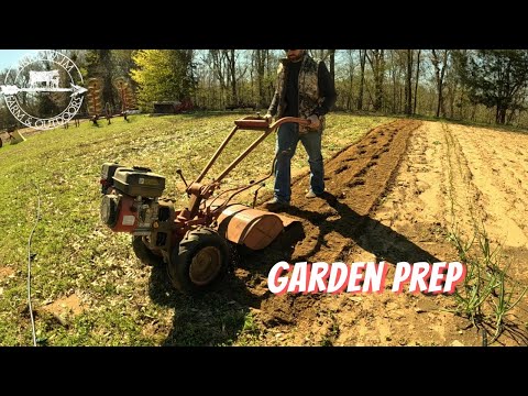 Видео: Использование конного культиватора Troy-Bilt 1970-х годов и двухколесного плуга-мотыги Hoss | Обр...