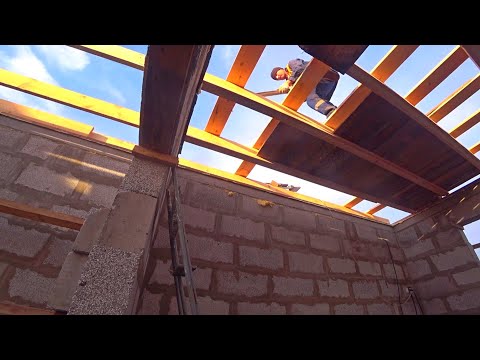 Видео: Черновой потолок в гараже под утепление опилками