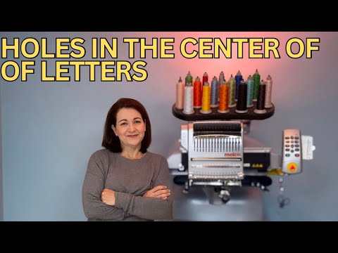 Видео: Устранение неполадок, когда игла прорезает отверстие в центре буквы во время вышивания.