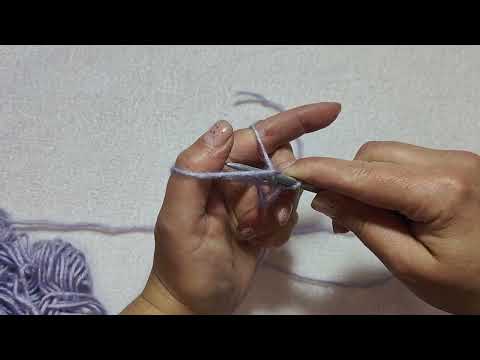 Видео: МК для начинающих. Набор петель на спицы, два способа