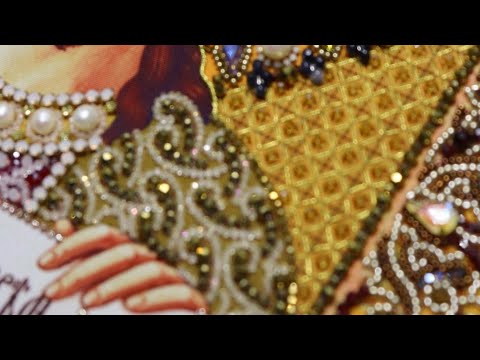 Видео: КАК ВЫШИТЬ ФОН ИКОНЫ. РАБОТА С ЗОЛОТОЙ НИТЬЮ, БИСЕРОМ И ХРУСТАЛЁМ. 