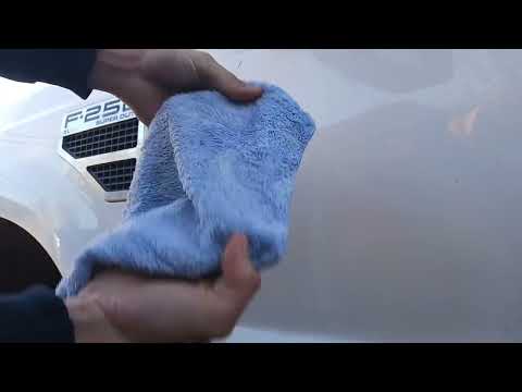 Видео: Как удалить потертости (царапины краски) с лакокрасочного покрытия вашего автомобиля с помощью по...