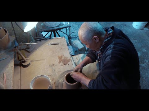 Видео: Гончар: глина в руках мастера превращается в шедевр / Специальный репортаж / НТС