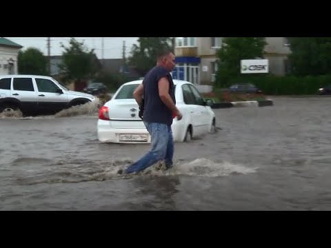 Видео: Ливневая канализация возле старого рынка г. Маркс