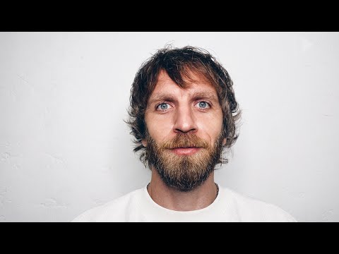 Видео: РАСТРЕПАННАЯ МУЖСКАЯ СТРИЖКА: как создать творческий беспорядок на голове