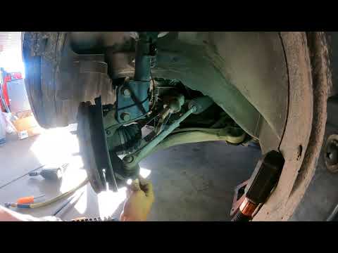 Видео: Замена нижнего рычага подвески Honda Odyssey 2007 года. ПРОСТАЯ РАБОТА