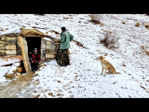 Видео: «Жизнь в зимнем кемпинге при сильном снегопаде»