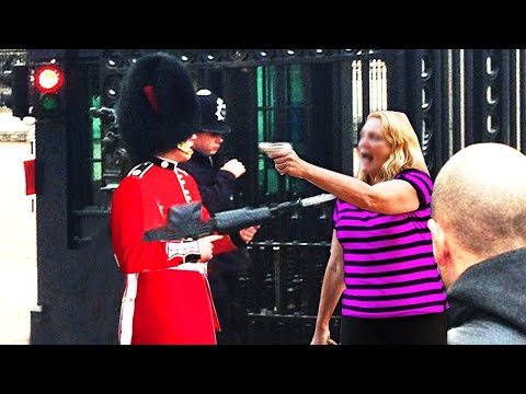 Видео: Она Пожалела, Что Начала Злить Гвардейца