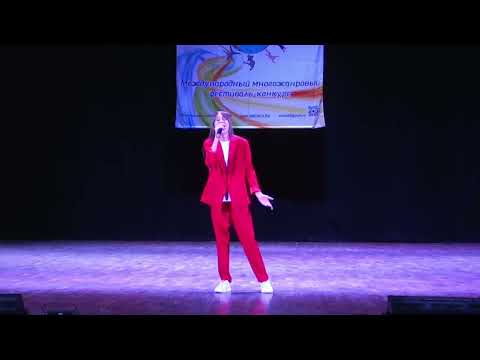 Видео: Василиса Панасенко (Vasilisandriya) - cover "Jennifer Hudson – Golden Slumbers" (live)