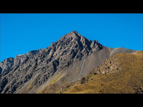 Видео: Восхождение на пик Зеленковой