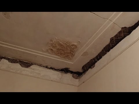 Видео: День 47-48. Старый фонд, покажи личико! Реставрация штукатурного карниза.