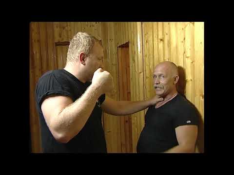 Видео: Когда прижали к стене.Урок самообороны. В Н Крючков/Selfdefence. When pressed against the wall.