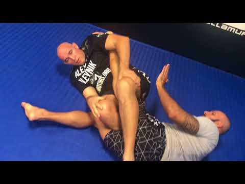 Видео: Видеоурок-4: болевой на колено со стойки. Knee submission
