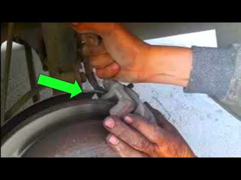 Видео: Устанавливаю новые тормозные колодки. Непростое это дело. Дэу Леганза 2.0.