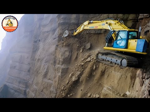 Видео: Потрясающие навыки оператора экскаватора настолько безумны, что можно подумать, будто они поддель...