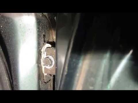 Видео: Как снять дверь на ВАЗ 2110, 2111 и 2112