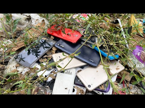 Видео: Ищем сломанный телефон на помойке || ВОССТАНОВЛЕНИЕ СЛОМАННОГО ТЕЛЕФОНА