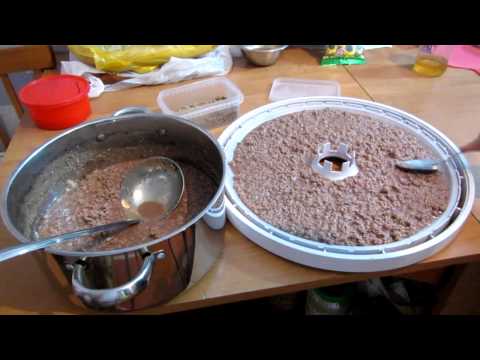 Видео: Семья Бровченко. Как сушить мясо, рыбу и т.п. с помощью сушилки.