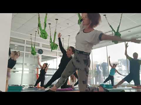 Видео: Йогатерапия позвоночника 