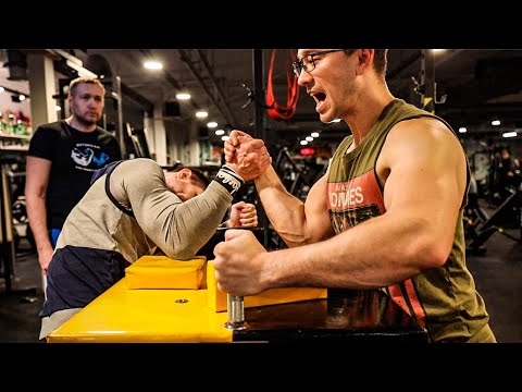 Видео: ARCHO MORRIS ЛОМАЕТ КАЧКОВ В ЗАЛЕ! АРМРЕСТЛИНГ